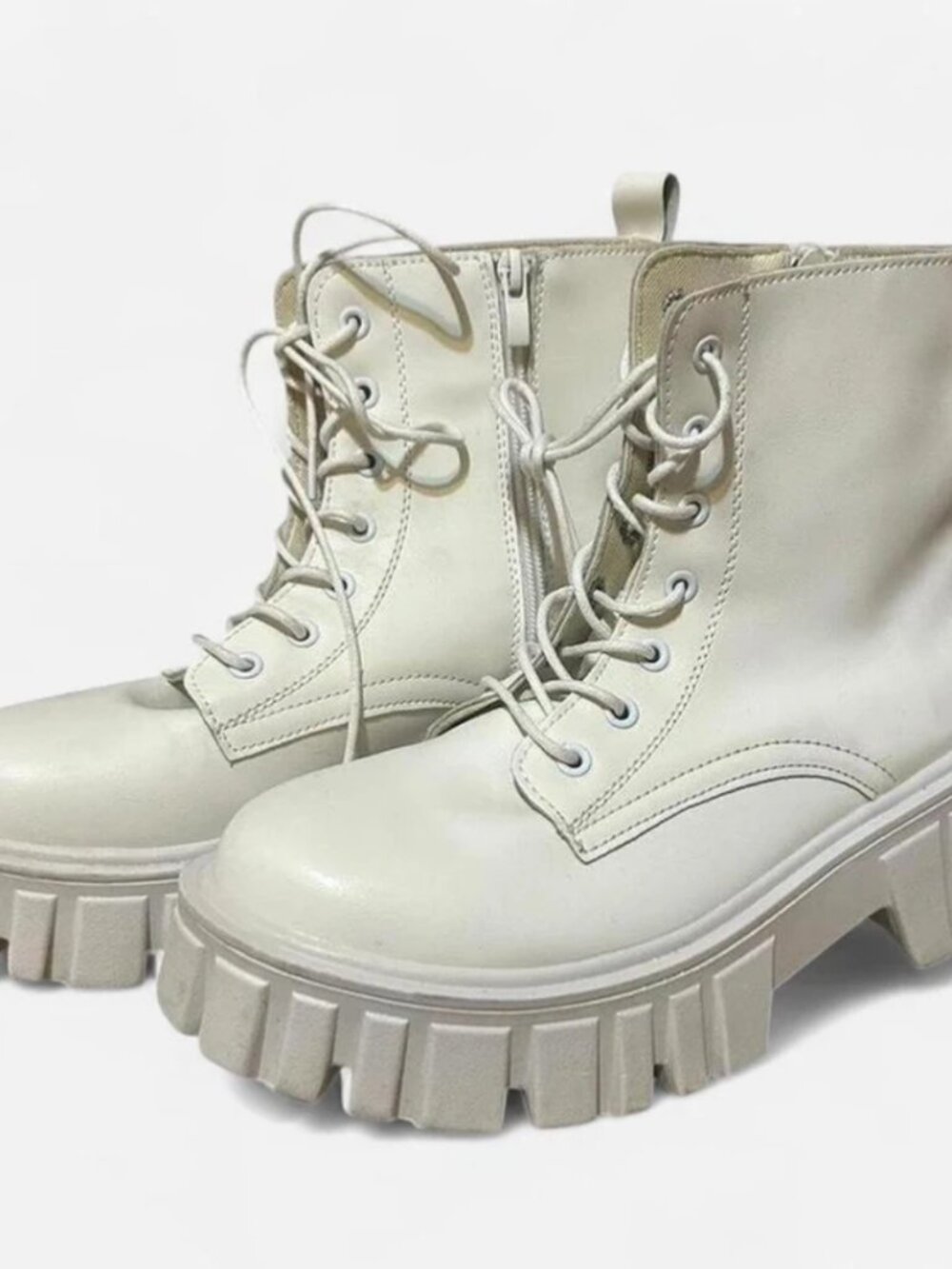 Chunky lace up white boots - Picture 4 of 4